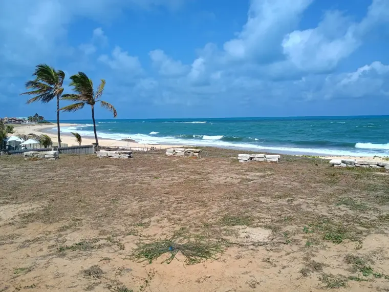 Mar diante do Moogatooga Coco Beach